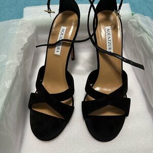 Elegant black sandals